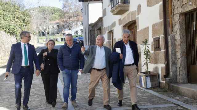 Gonzaloo Santonja realiza una visita a Sequeros