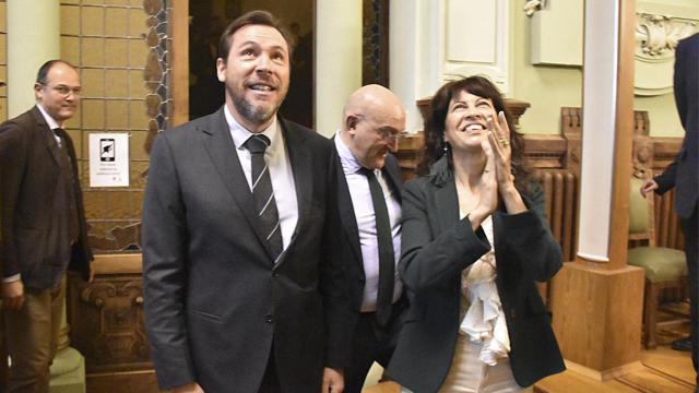 Óscar Puente y Ana Redondo en su último pleno del Ayuntamiento de Valladolid