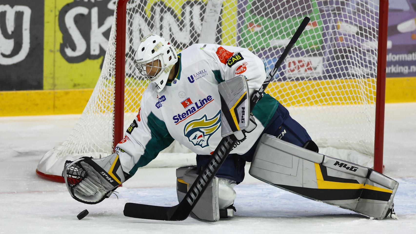 Petr Cech disfruta de sus primeros minutos con el Belfast Giants