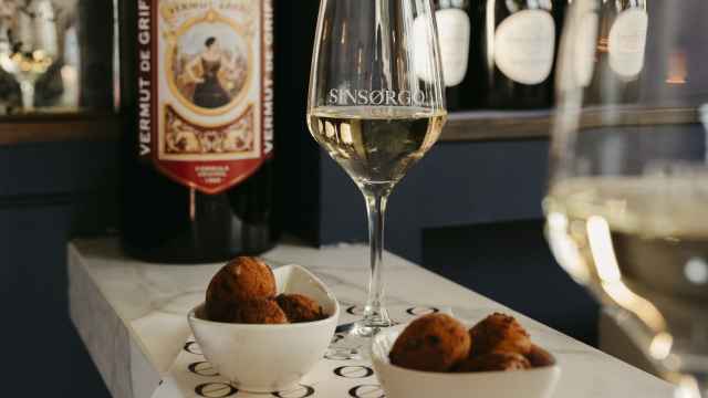 Sinsorgo es la nueva barra de pintxos vascos en pleno centro de Madrid especializado en vino, vermú y croquetas.