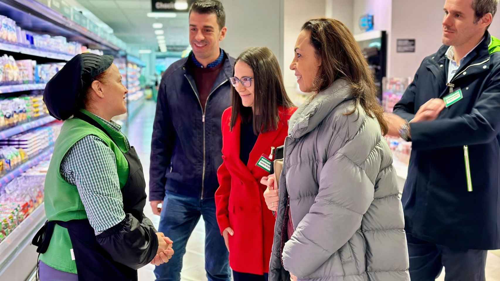 La alcaldesa, María Ramallo, acompañada de dos concejales, visitó esta mañana las instalaciones.