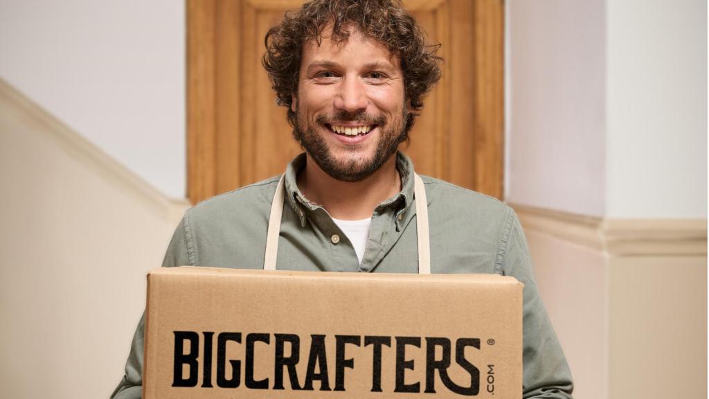 Un repartidor de BigCrafters, el 'marketplace' de Estrella Galicia.