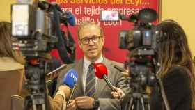 Mariano Veganzones atiende a los medios de comunicación en Ávila