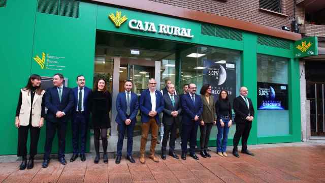 El director general de Caja Rural, Cipriano García, inaugura una nueva oficina en Ponferrada