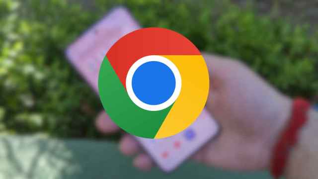 Icono de Google Chrome sobre un móvil