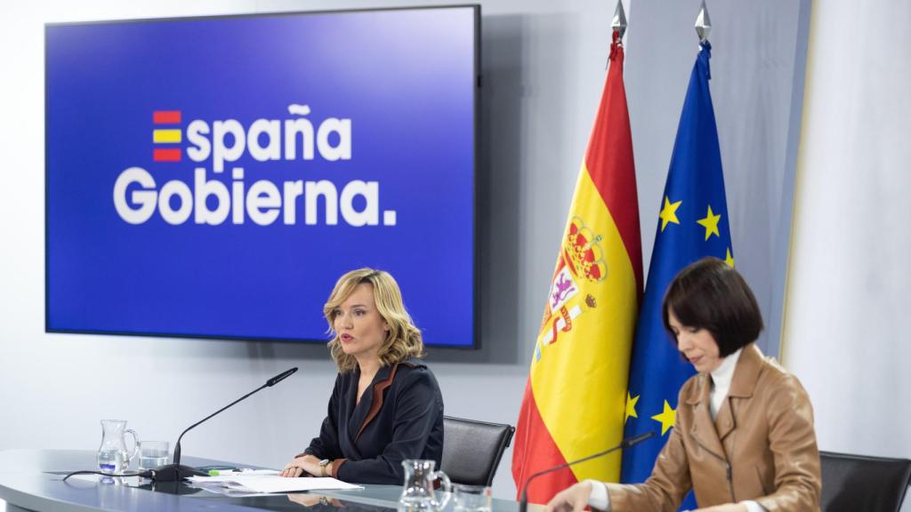 Pilar Alegría, ministra portavoz y de Educación, junto a Diana Morant, ministra de Ciencia, en Moncloa.