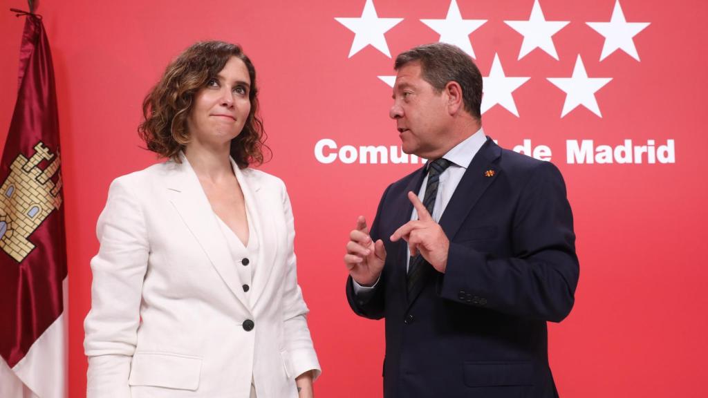 La presidenta de la Comunidad de Madrid, Isabel Díaz Ayuso y el presidente de la Junta de Comunidades de Castilla-La Mancha, Emiliano García-Page, en julio de 2022.