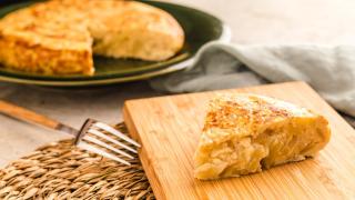 Conoce el restaurante de Madrid que triunfa con un único plato: el pincho de tortilla de patatas a domicilio.