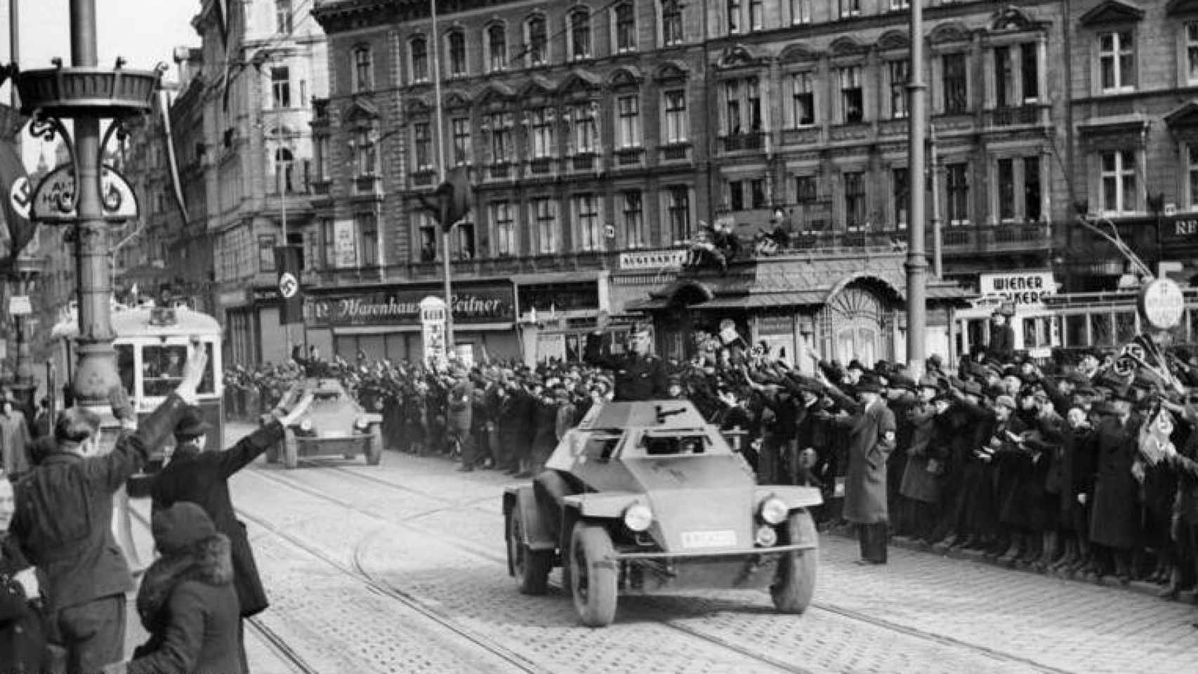 Desfile de soldados alemanes durante la anexión de Austria. 1938
