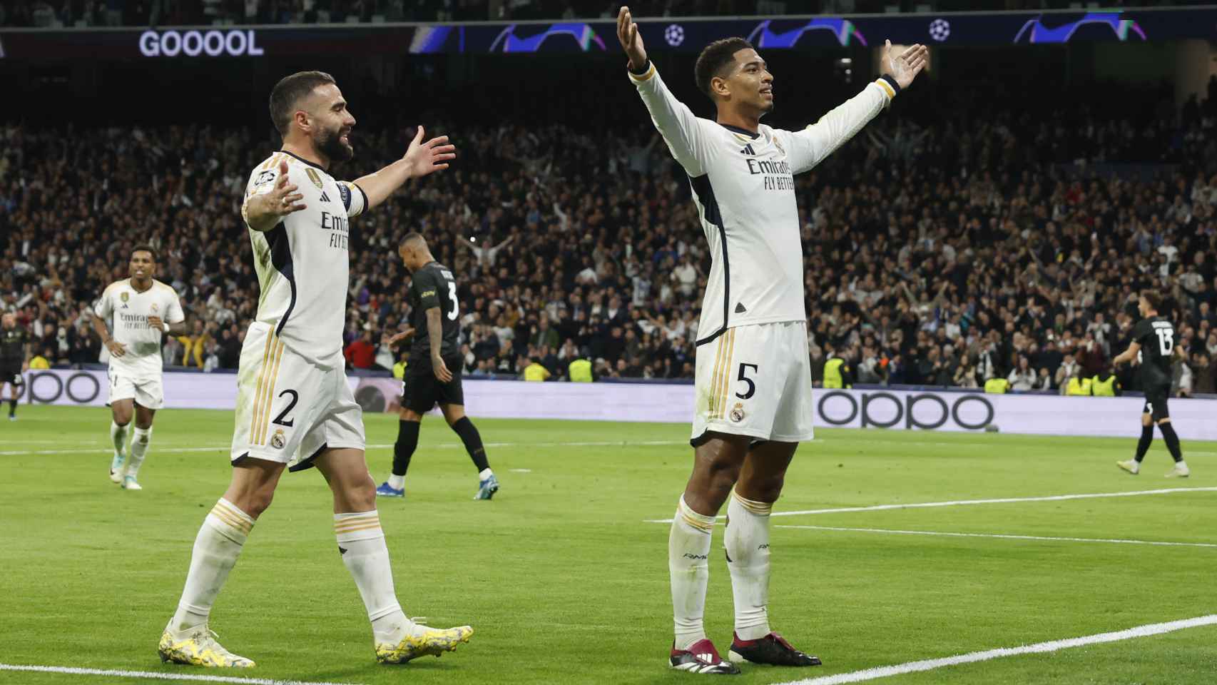 Bellingham celebra su gol al Nápoles en el Santiago Bernabéu