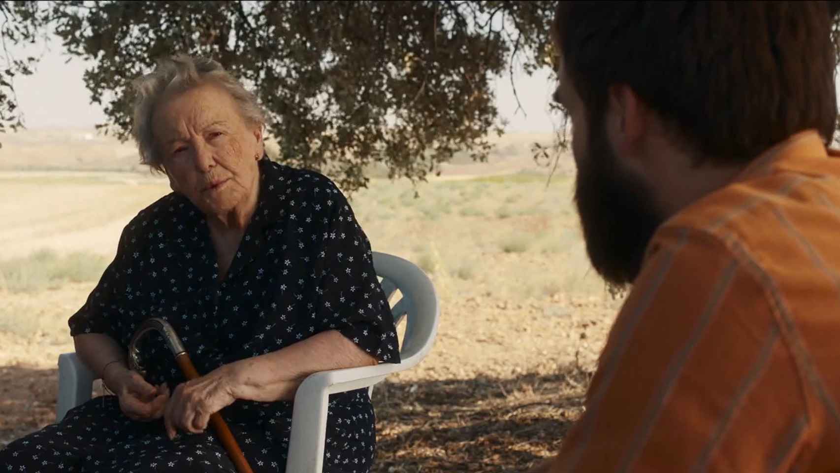 La última conversación que Carlos tiene con su abuela antes de morir en 'Cuéntame'.