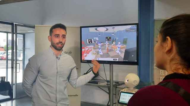 Imagen de la sala de entrenamiento virtual en el metaverso para robots de asistencia a personas mayores presentada por Cartif.