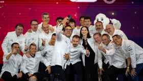 Los chefs de los 15 restaurantes premiados con tres estrellas en la Guía Michelin 2024.