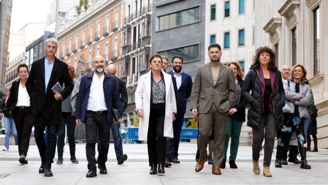 De izquierda a derecha: Oskar Matute (Bildu), Néstor Rego (BNG), Mertxe Aizpurua (Bildu), Gabriel Rufián (ERC) y Teresa Jordà (ERC), en una foto de archivo el día de apertura de las Cortes.