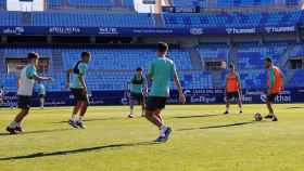 Los jugadores del Málaga CF durante un entrenamiento en La Rosaleda.