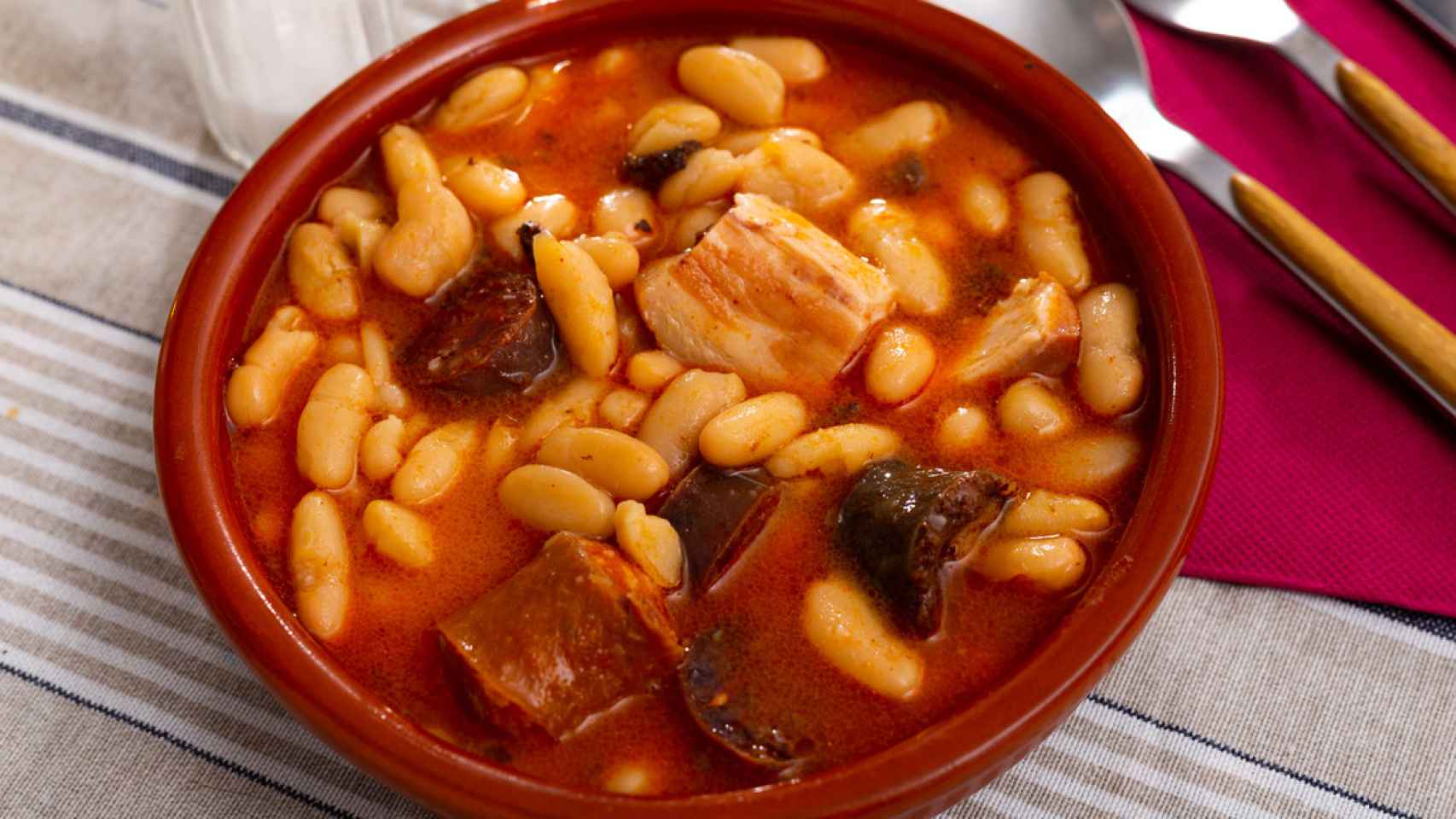 Los platos más típicos de la cocina asturiana y dónde comerlos en Oviedo