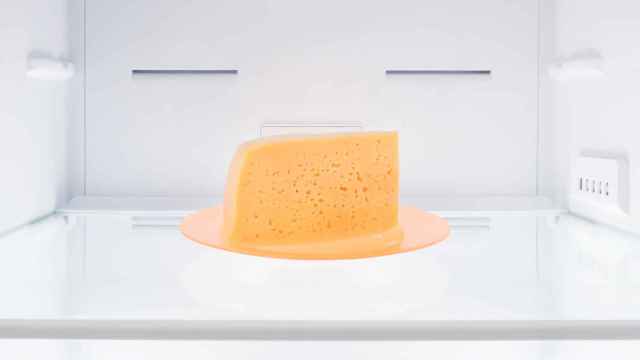 Imagen de un trozo de queso en la nevera