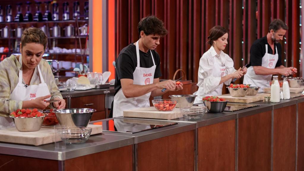 Los finalistas de 'MasterChef Celebrity', durante el cocinado de la primera prueba.