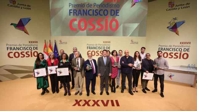 El presidente de la Junta, Alfonso Fernández Mañueco, junto a los galardonados en los Premios Cossío