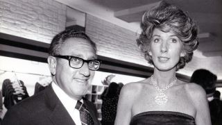 Henry Kissinger, el 'Playboy del Ala Oeste' que veía a la mujer como un 