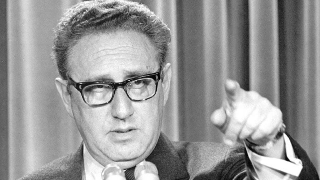 Henry Kissinger durante una conferencia en Beijing. Año 1973.