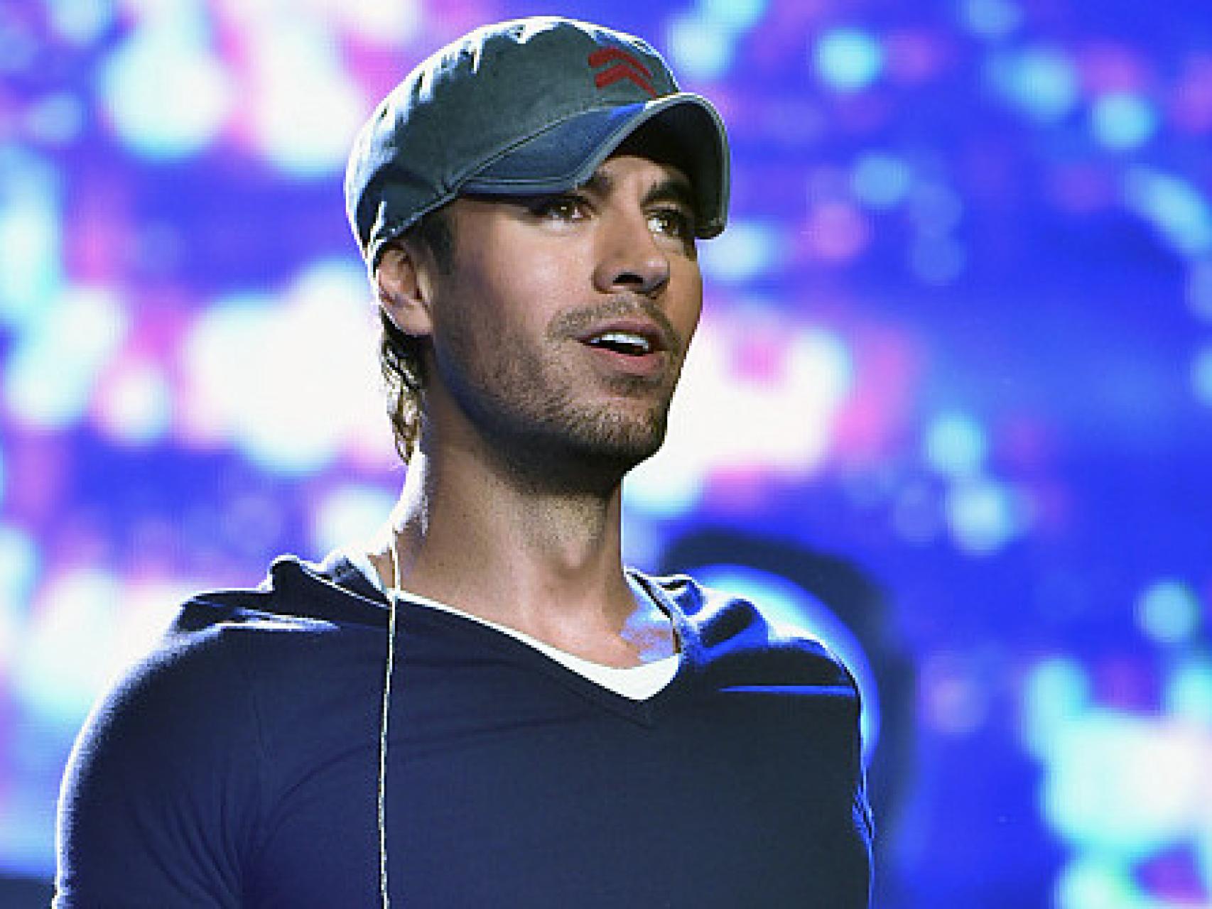 Enrique Iglesias cumple 50 años: la vida del hijo de Isabel Preysler que  huye del papel 'couché' pese a ser el más VIP