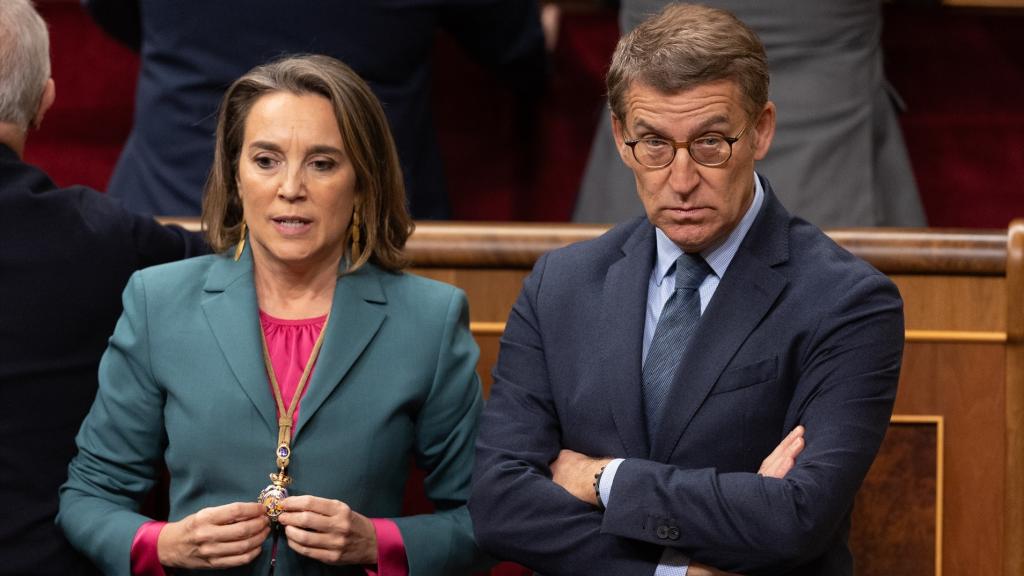 Alberto Núñez Feijóo, junto a la secretaria general del PP, Cuca Gamarra.