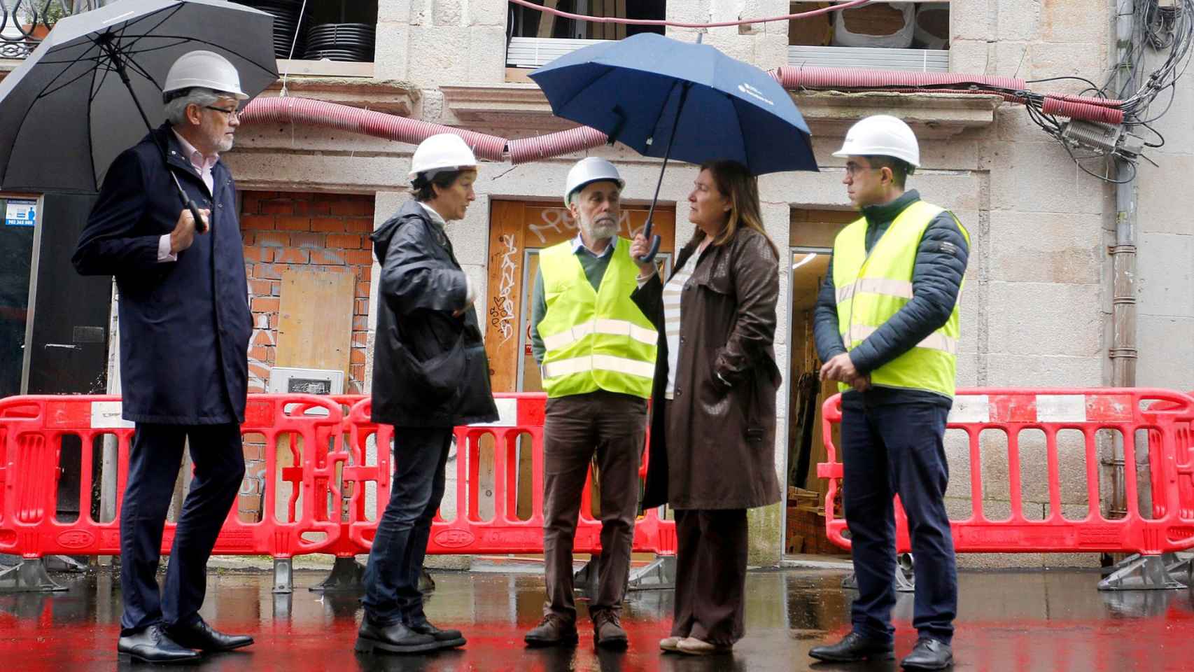 Visita de la delegada de la Xunta en Vigo, Ana Ortiz, a las obras de Elduayen 31.