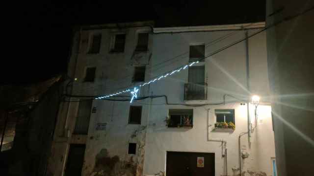 La iluminación navideña de Sant Quintí de Mediona reta a Caballero: Tiembla, Vigo