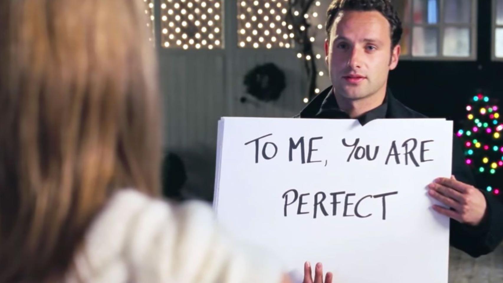 El director de 'Love Actually' admite que la escena más famosa de la película no ha envejecido bien