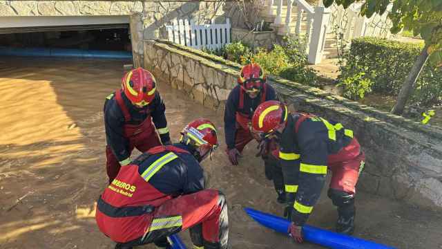 Los bomberos en Camarma de Esteruelas.