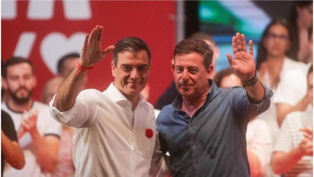 Pedro Sánchez junto a  José Ramón Gómez Besteiro