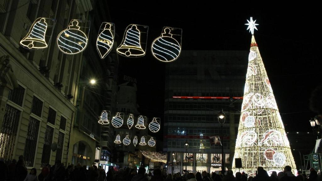 El Obelisco, unos momentos después del encendido de las luces e Navidad.