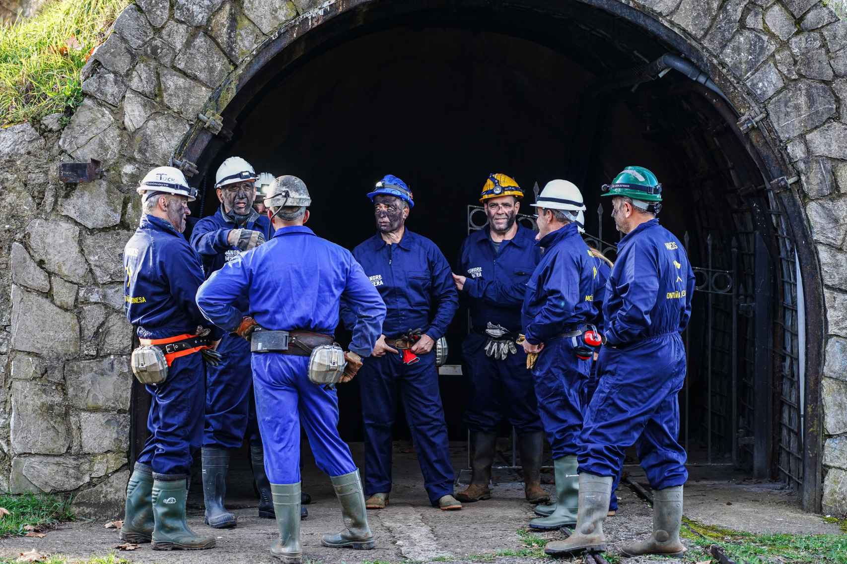 Mineros en la mina escuela de La Robla