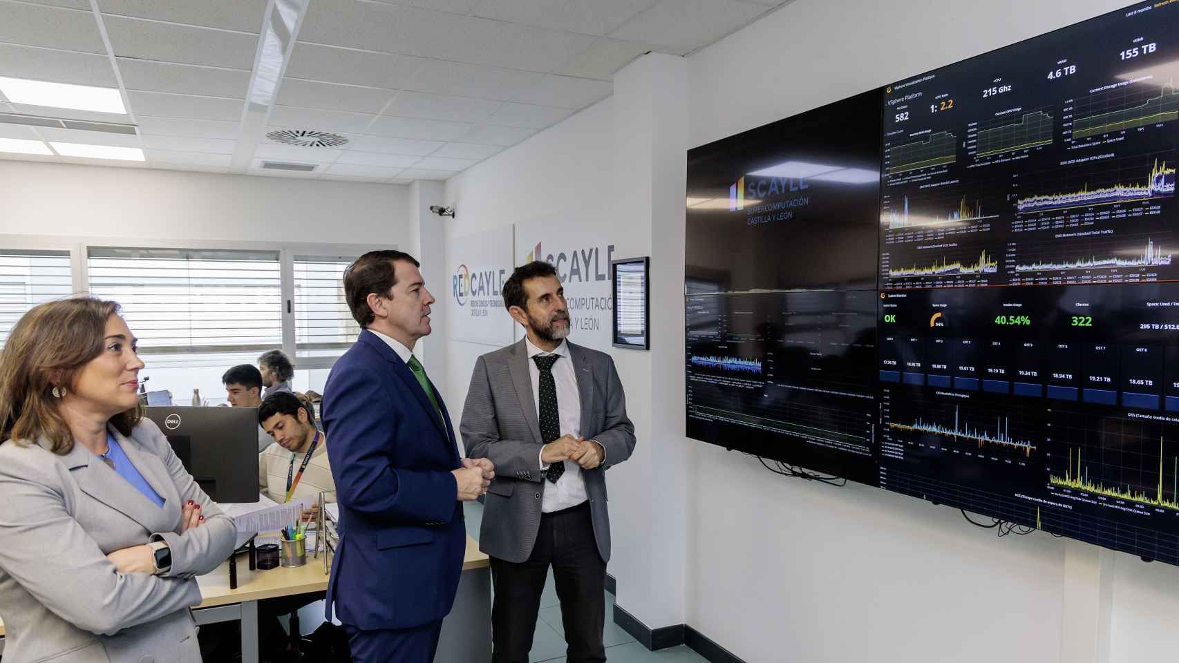 Alfonso Fernández Mañueco visita las instalaciones de la Fundación Centro de Supercomputación de Castilla y León
