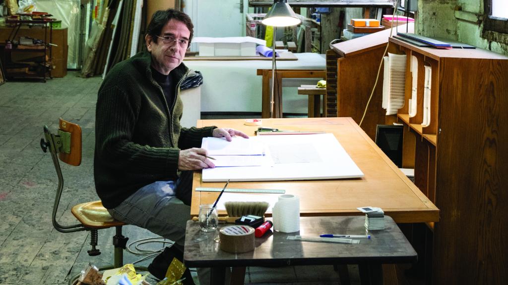 Ignasi Aballí en su estudio. Foto: Roberto Ruiz