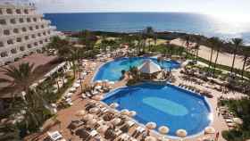 El hotel Riu Palace Tres Islas, situado en la playa de Fuerteventura.
