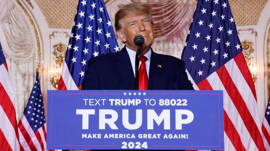 El expresidente de Estados Unidos, Donald Trump, durante el anuncio de su candidatura a las elecciones presidenciales de 2024 en su mansión de Mar-a-Lago (Florida).