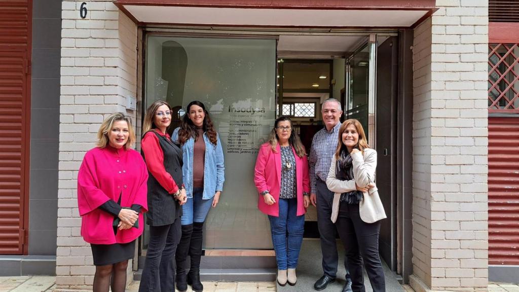 La delegada territorial de Empleo, Carmen Sánchez Sierra, durante su visita al centro Insodysa,.