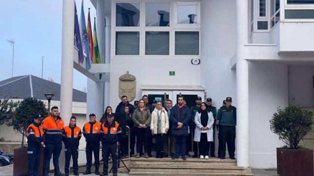 Minuto de silencio en el Ayuntamiento de Oroso (A Coruña).