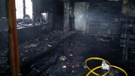 Incendio de una vivienda en Páramo del Sil, León
