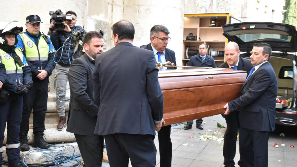 El féretro de Concha Velasco llegando a la Catedral de Valladolid