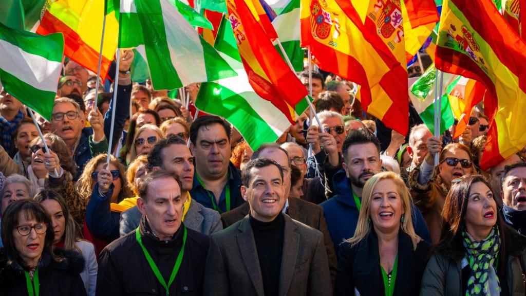 El presidente de la Junta, Juanma Moreno, en la manifestación.