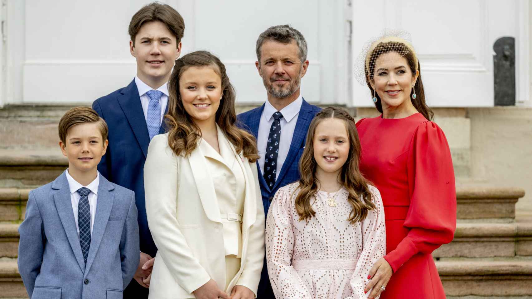 Federico y Mary de Dinamarca junto a sus hijos en abril de 2022.