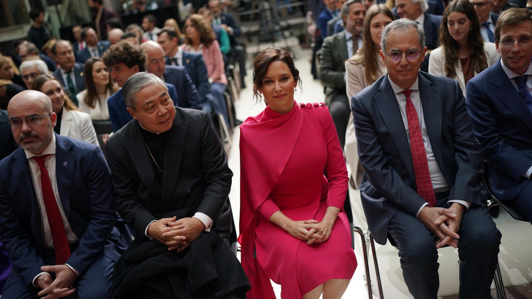 La presidenta de la Comunidad de Madrid al inicio del acto celebrado en la Puerta del Sol.