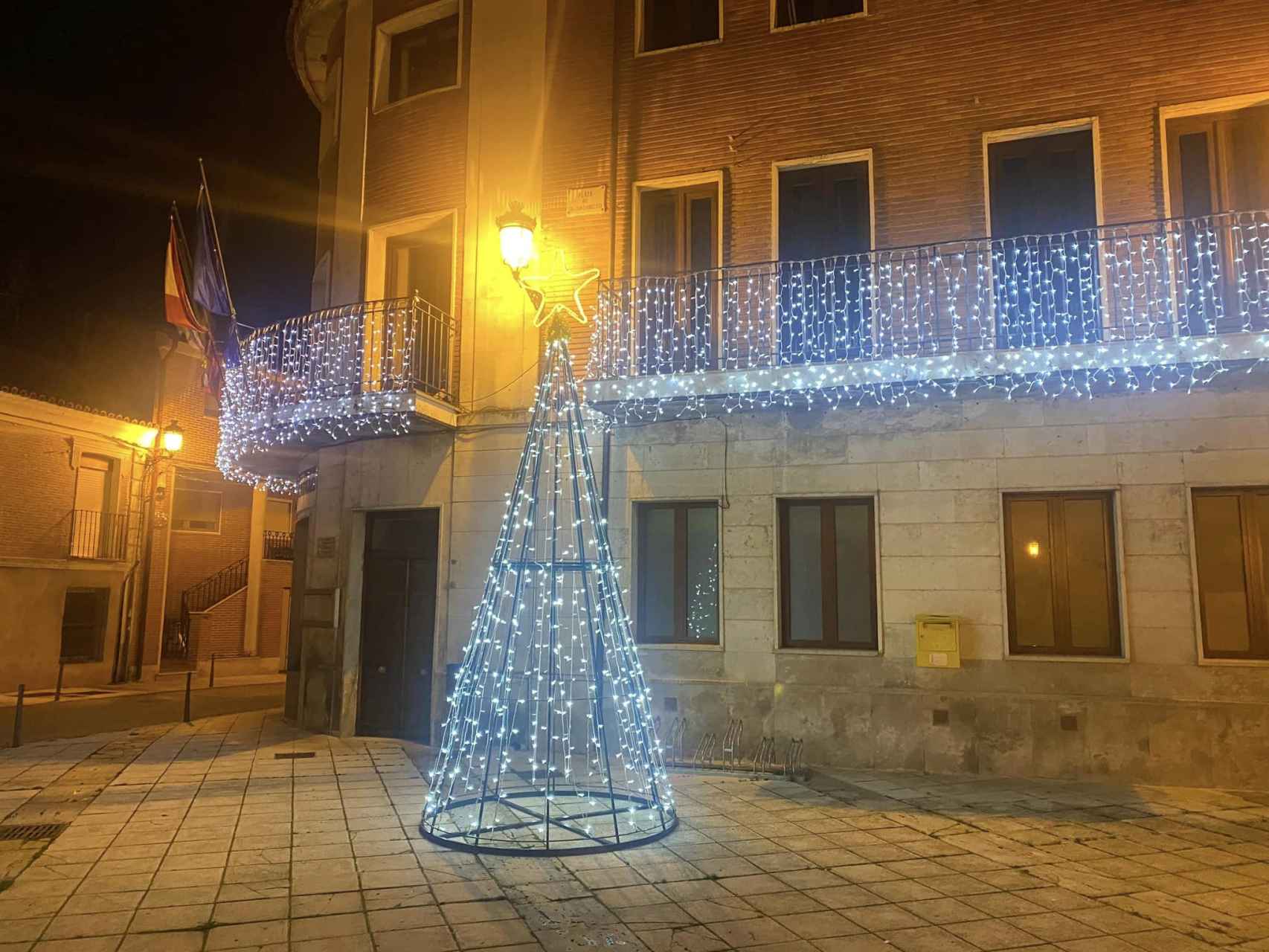 El Ayuntamiento de Portillo, más bello por Navidad
