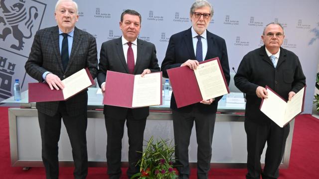 Firma del convenio de colaboración entre la Junta y las organizaciones empresariales