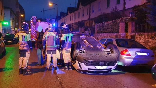 Imagen del vuelco del vehículo en Burgos