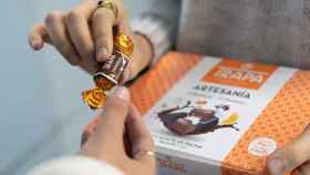 El estuche que Chocolates Trapa regala a los clientes palentinos que compren en los negocios locales