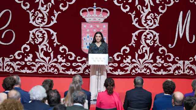 La joven madrileña de 18 años, Elisa Lapastora, interviene en los actos conmemorativos del 45º aniversario de la Constitución Española.